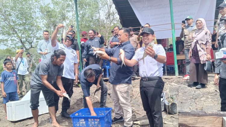 Pj Gubernur Kaltim Panen Perikanan Berkelanjutan di Desa Labangka