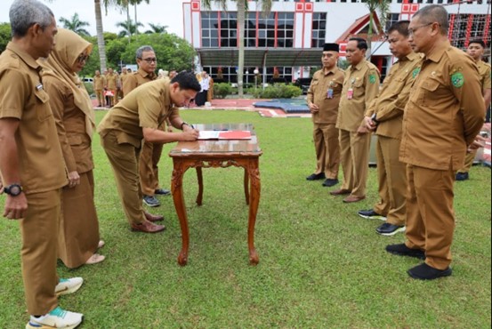 ASN Kukar Teken Komitmen BerAKHLAK, Sekda Tekankan Profesionalisme