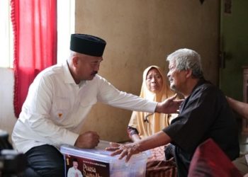 Bupati Kukar Bagikan Bantuan Saat Silaturahmi Ramadhan di Kota Bangun Darat