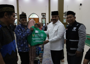 Bupati Kukar Salurkan Bantuan Ramadan untuk Warga Sebulu