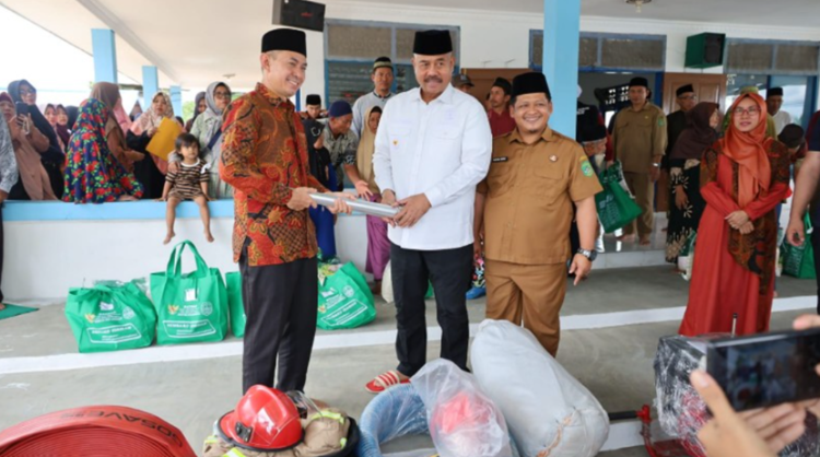 Bupati Kukar Serahkan Bantuan untuk Kwarran Pramuka Kota Bangun Darat