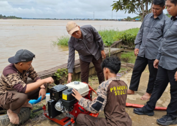 Pramuka Peduli Tak Sendiri, Dispora Kawal Langsung Bantuan Pemadam di Sebulu