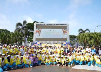 Gubernur Rudi Mas’ud Resmi Lepas Kontingen Kaltim Ikuti FORNAS VIII di NTB.