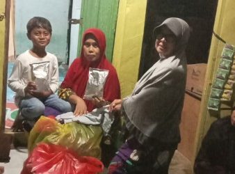 Peduli Gizi Masyarakat, BAZNAS Samarinda Bagikan Susu di RT 52