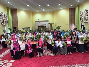 BKOW Provinsi Kaltim Bersama DKP3A Gelar Workshop Merangkai Daun, Eksplorasi Kreativitas dan Estetika Alami
